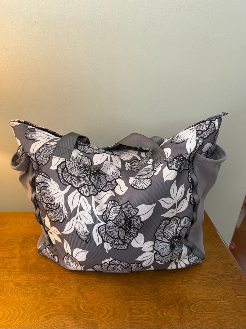 Vera Bradley Large Floral Performance Twill Tote Bag Gray Black White Travel Gym - Picture 5 of 11